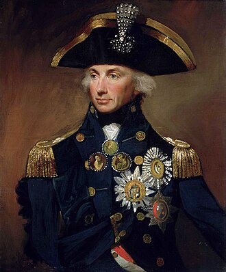 Portrait peint d’un officier de marine coiffé d’un bicorne, en uniforme bleu couvert de décorations.