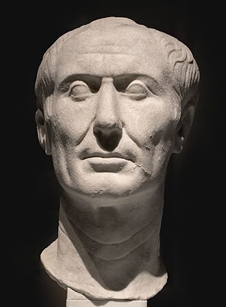 Tête antique en marbre d’un homme maigre et âgé, au front dégarni.