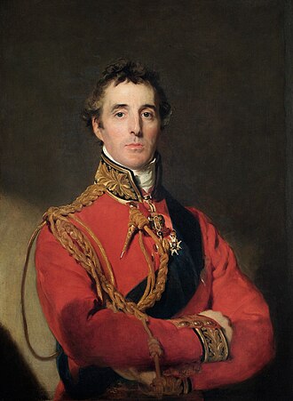 Portrait peint d’un homme en uniforme rouge brodé d’or, les bras croisés.